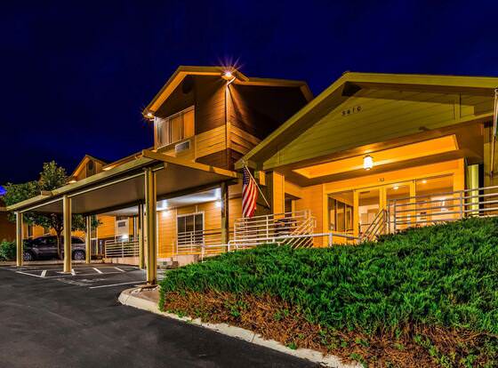 Best Western Topaz Lake Inn allows check-in for 18 year-old guests