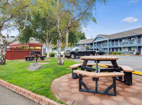 Best Western Country Inn allows check-in for 18 year-old guests