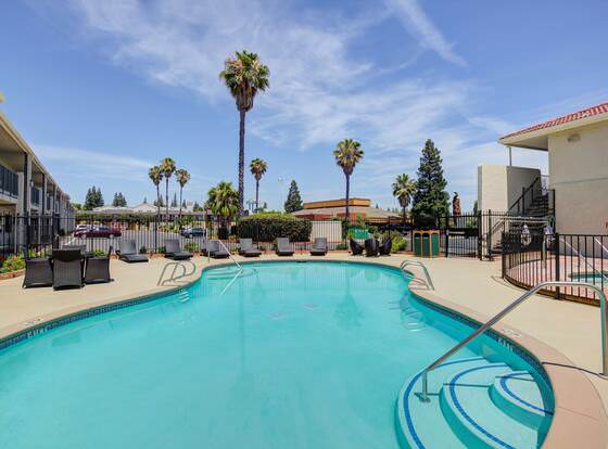 Best Western Sandman Hotel allows check-in for 18 year-old guests