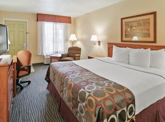 Best Western Desert Inn allows check-in for 18 year-old guests