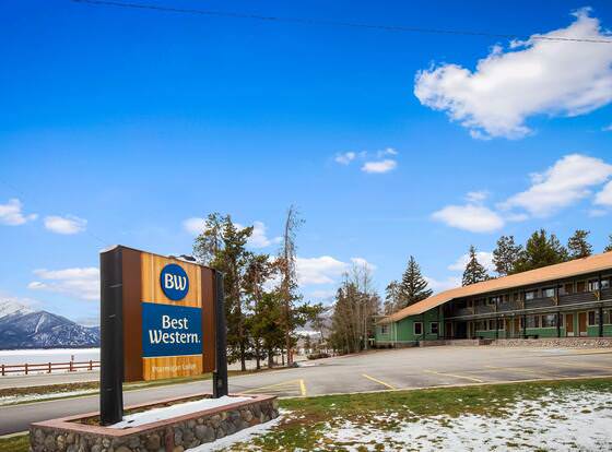 Best Western Ptarmigan Lodge allows check-in for 18 year-old guests