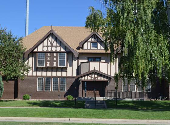 The Williston Boutique Hotel allows check-in for 18 year-old guests