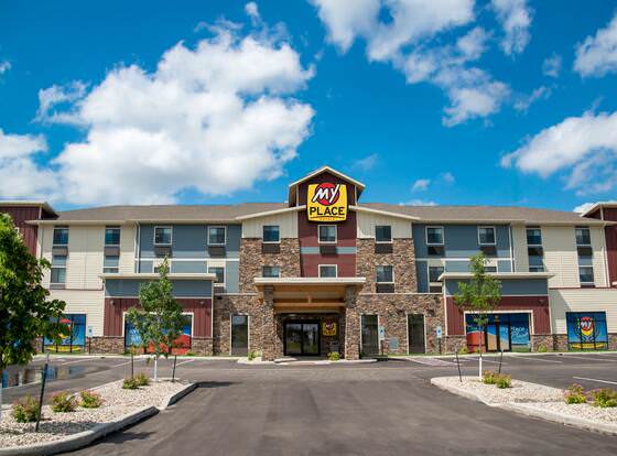 My Place Hotel - Aberdeen, SD allows check-in for 18 year-old guests