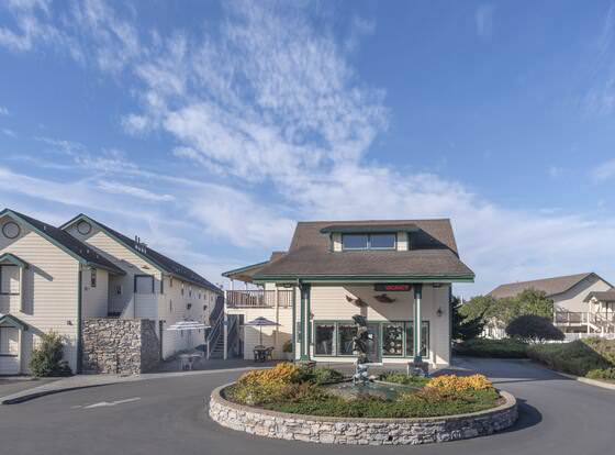 Emerald Dolphin Inn allows check-in for 18 year-old guests