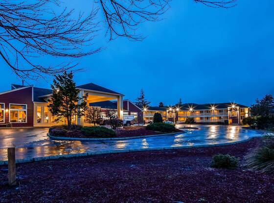 Best Western Salbasgeon Inn & Suites Of Reedsport allows check-in for 18 year-old guests