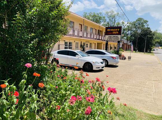 Budget Inn Jonesboro allows check-in for 18 year-old guests