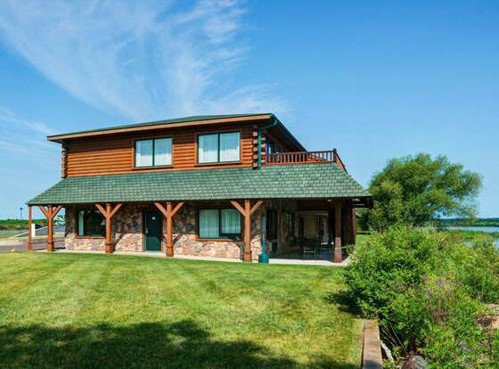 Quality Inn Ashland - Lake Superior allows check-in for 18 year-old guests