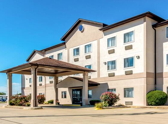 Quality Inn & Suites Salem near I-57 allows check-in for 18 year-old guests