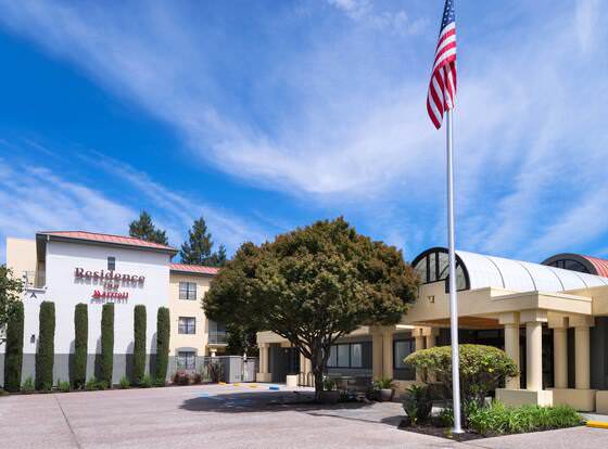 Residence Inn Palo Alto Menlo Park allows check-in for 18 year-old guests