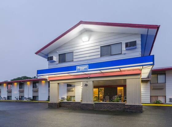 Rodeway Inn allows check-in for 18 year-old guests