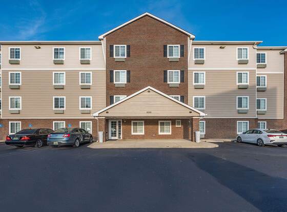 Extended Stay America Select Suites - Kansas City - Stadium allows check-in for 18 year-old guests