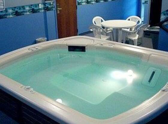 Marysville Surf Motel allows check-in for 18 year-old guests