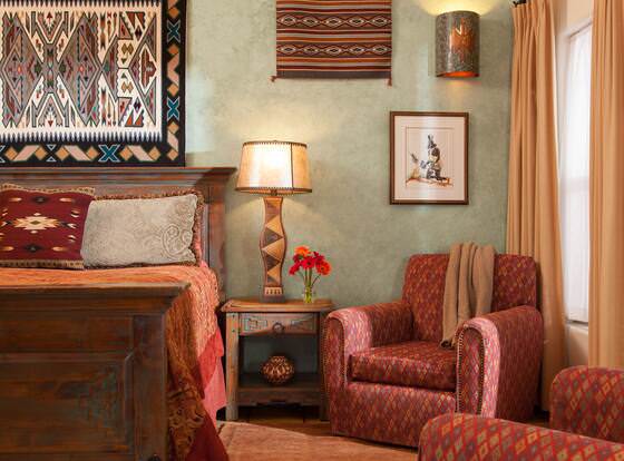 Four Kachinas Bed & Breakfast Inn allows check-in for 18 year-old guests