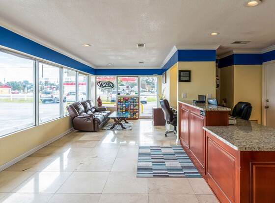 Rodeway Inn allows check-in for 18 year-old guests