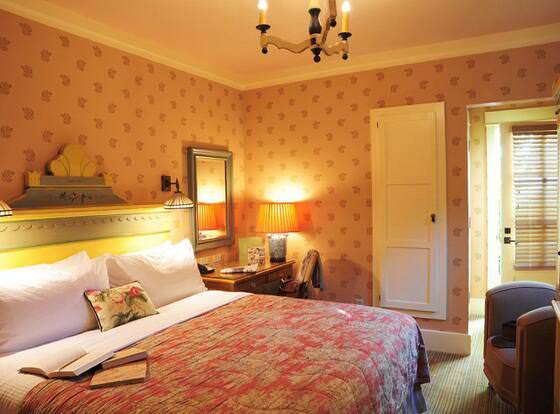 Tallman Hotel allows check-in for 18 year-old guests