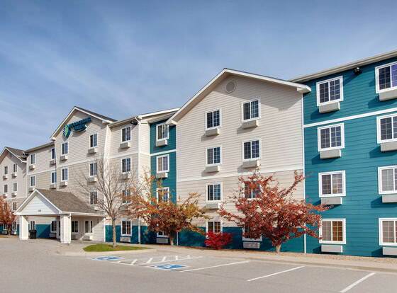WoodSpring Suites Des Moines Pleasant Hill allows check-in for 18 year-old guests