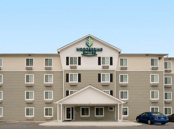 WoodSpring Suites Knoxville Airport allows check-in for 18 year-old guests