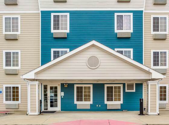 WoodSpring Suites Conroe allows check-in for 18 year-old guests