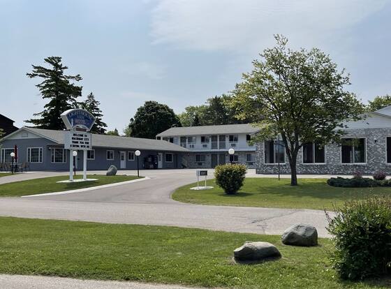 Lighthouse View Motel allows check-in for 18 year-old guests