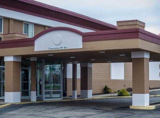Red Roof Inn & Suites Piqua - I-75 allows check-in for 18 year-old guests