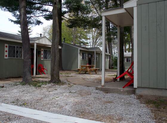 Maple Lane Cottages allows check-in for 18 year-old guests