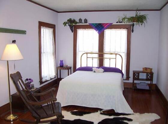 So Dear to My Heart B&B allows check-in for 18 year-old guests