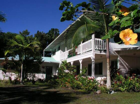 Lava Tree Tropic Inn allows check-in for 18 year-old guests