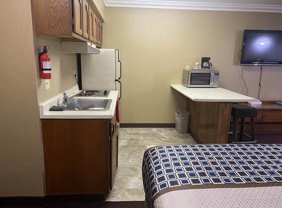 Royal Inn allows check-in for 18 year-old guests