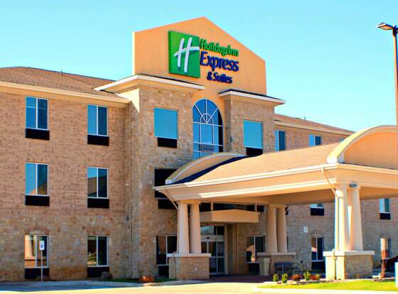Holiday Inn Express & Suites Bonham, an IHG Hotel allows check-in for 18 year-old guests