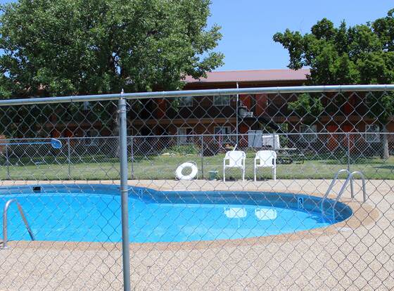 Budget Host Sundowner Motor Inn allows check-in for 18 year-old guests