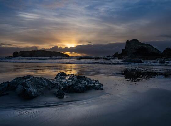 Gold Beach Inn allows check-in for 18 year-old guests