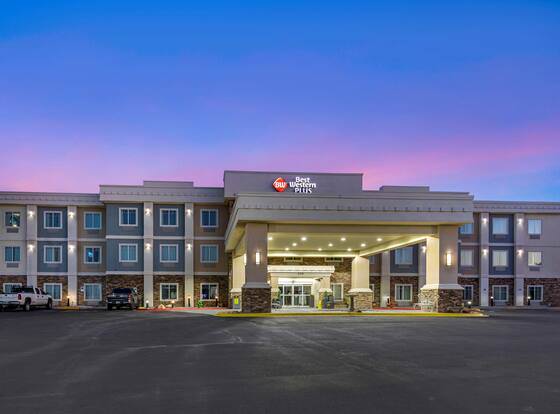 Best Western Plus Fort Stockton Hotel allows check-in for 18 year-old guests