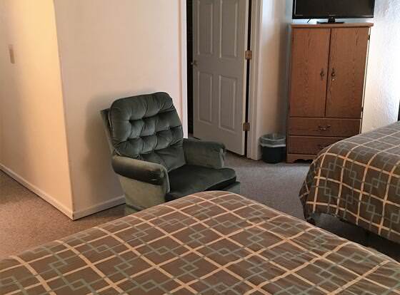 Hunters Lodge Motel allows check-in for 18 year-old guests