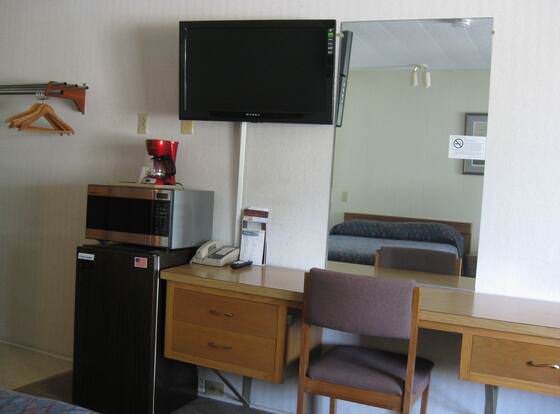 Inn Town Motel allows check-in for 18 year-old guests