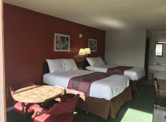 Budget Host Inn Greenup allows check-in for 18 year-old guests