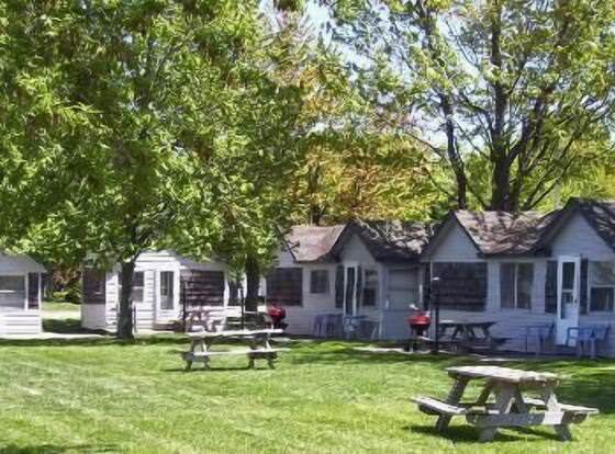 Lakeside Motor Lodge allows check-in for 18 year-old guests