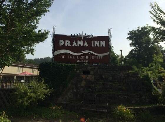 Drama Inn allows check-in for 18 year-old guests