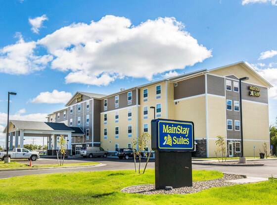 MainStay Suites Sidney - Medical Center allows check-in for 18 year-old guests