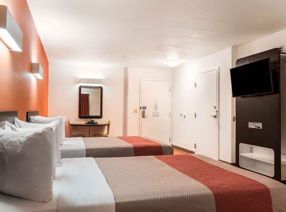 Motel 6 Wilkes Barre, PA - Arena allows check-in for 18 year-old guests