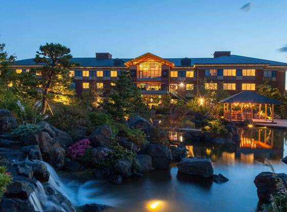 Best Western Premier Boulder Falls Inn allows check-in for 18 year-old guests