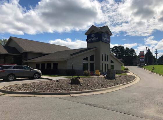 Boarders Inn & Suites by Cobblestone Hotels - Fayette allows check-in for 18 year-old guests