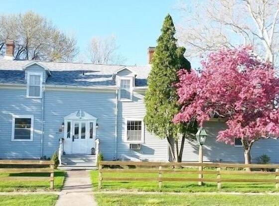 Die Heimat Country Inn allows check-in for 18 year-old guests