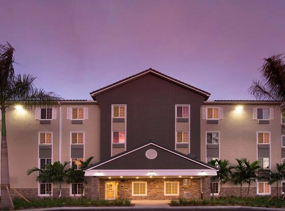 Extended Stay America Select Suites - Fort Lauderdale - Airport - West allows check-in for 18 year-old guests