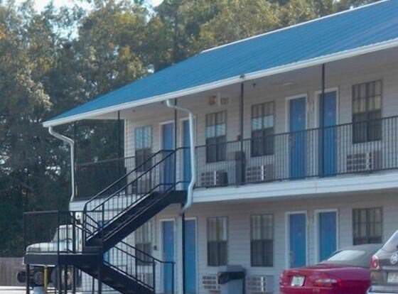 Royal Inn allows check-in for 18 year-old guests