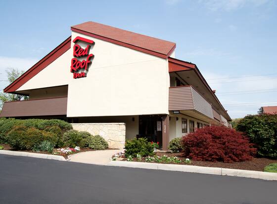 Red Roof Inn Parkersburg allows check-in for 18 year-old guests
