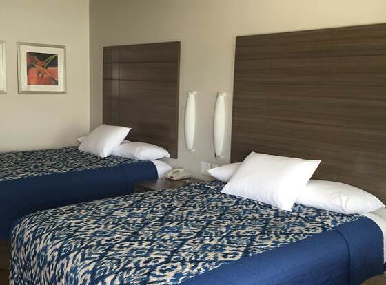 Palace Inn Gulfgate allows check-in for 18 year-old guests
