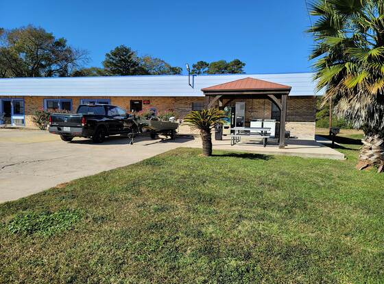 Coldspring Inn allows check-in for 18 year-old guests