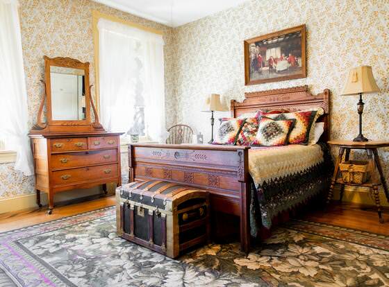 Emig Mansion allows check-in for 18 year-old guests