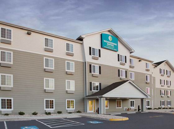WoodSpring Suites Richmond Colonial Heights Fort Lee allows check-in for 18 year-old guests