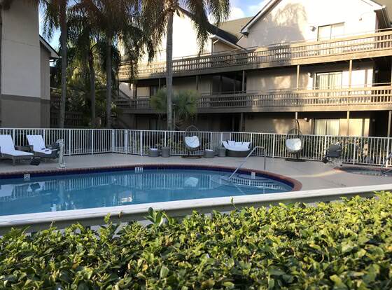 Doral Inn & Suites Miami Airport West allows check-in for 18 year-old guests